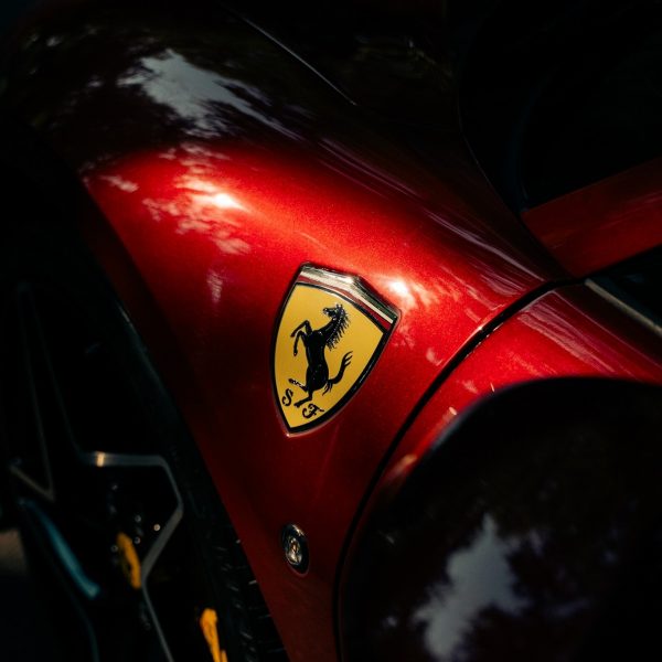 How To Hire The Best Sports Car For Weekend Getaways