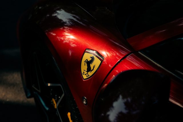 How To Hire The Best Sports Car For Weekend Getaways